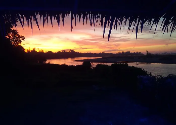 Monty'S Riverside View Resort